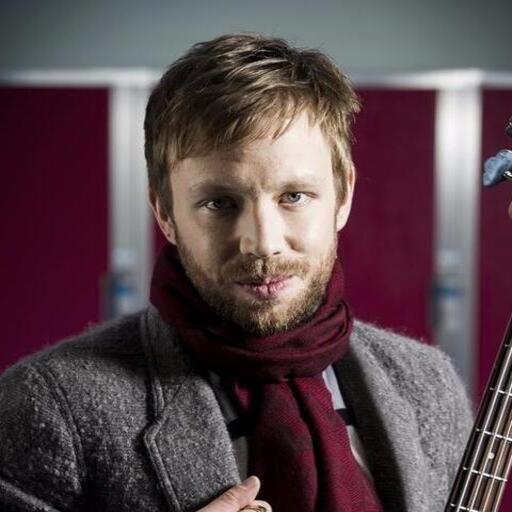 Foto Bajista Ben Mckee